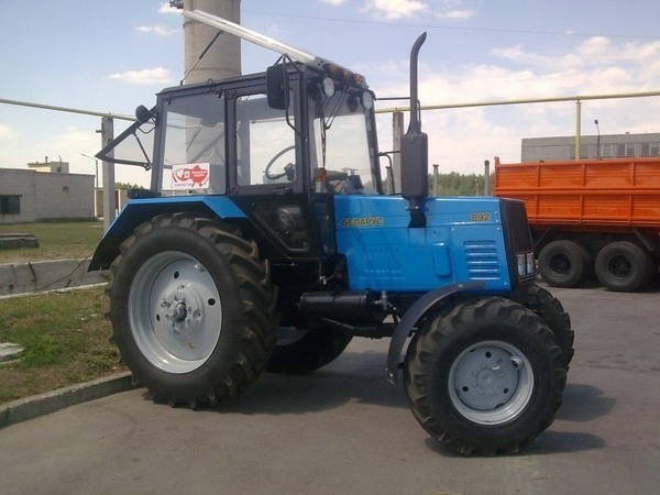 Фото - Трактор колесный Беларус МТЗ 892