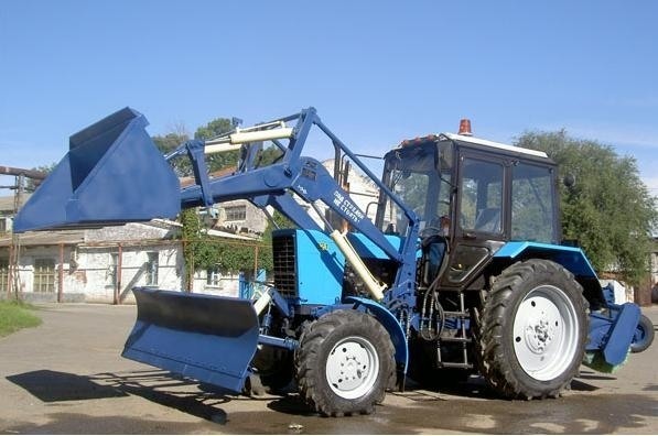 Фото - Уборочно-подметальная машина на базе трактора Беларус