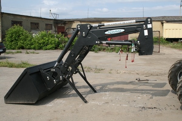 Фото - Быстросъемный фронтальный погрузчик МКДУ-82Б для тракторов МТЗ