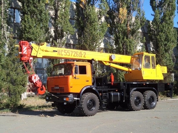 Фото - Автокран на базе шасси КамАЗ грузоподъемностью 27 тонн