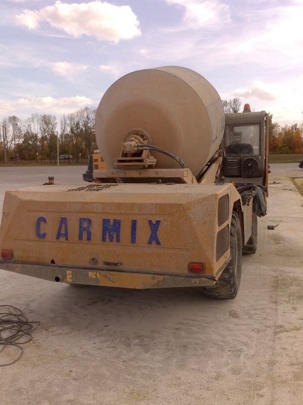 Фото - Продажа мобильного бетоносмесителя с самозагрузкой CARMIX модель Carmix 3.5,  БУ, c наработкой 2600 моточасов, 2010 года выпуска. В хорошем состоянии