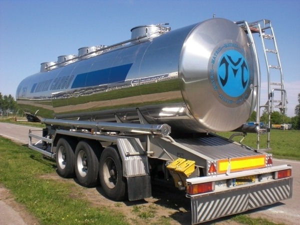 Фото - Полуприцеп-цистерна для транспортировки молока, растительного масла и других пищевых жидкостей. MAGYAR