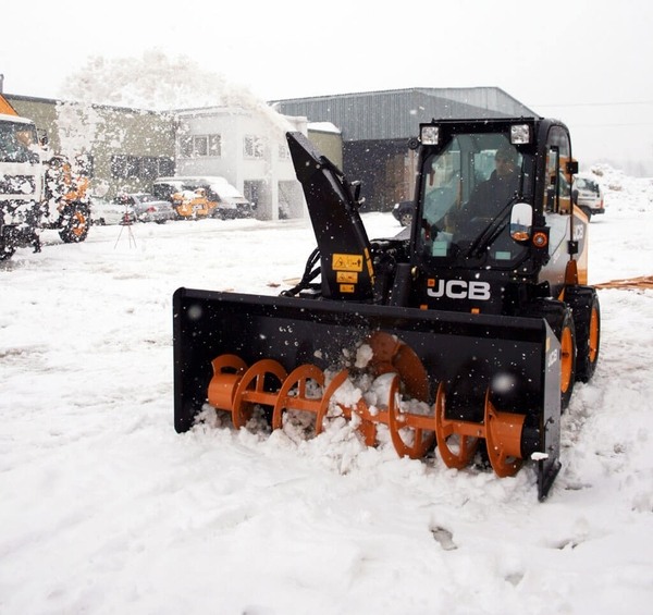 Фото - Аренда трактора JCB 4CX + Шнекороторный снегоочиститель