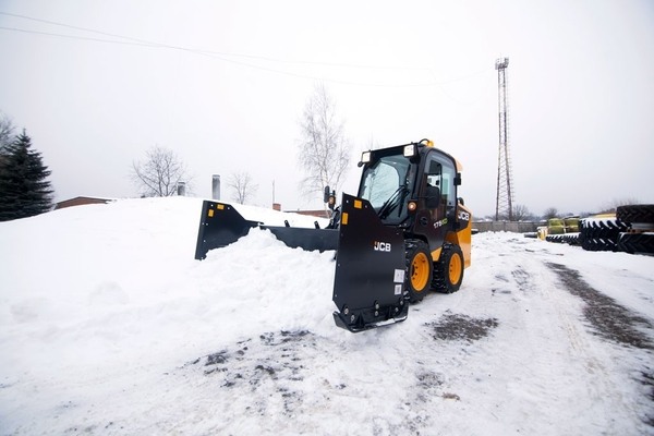 Фото - Аренда трактора JCB 4CX + Отвал для снега
